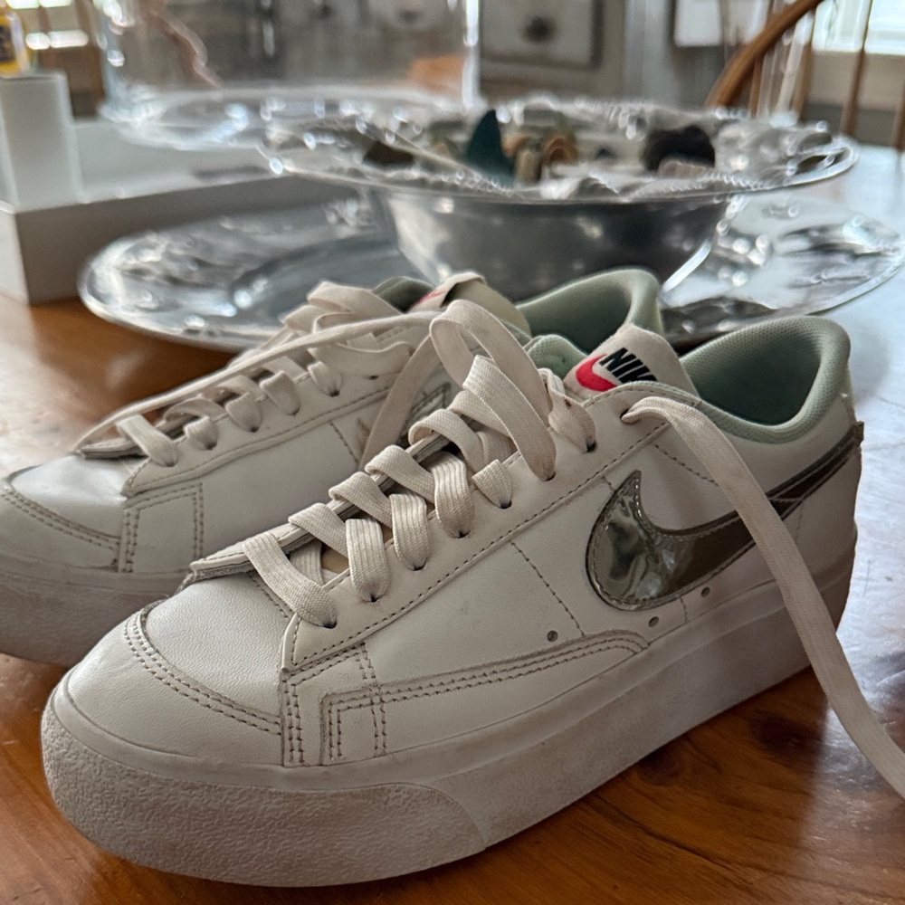 Nike White and Metallic Gray Sneakers size 6